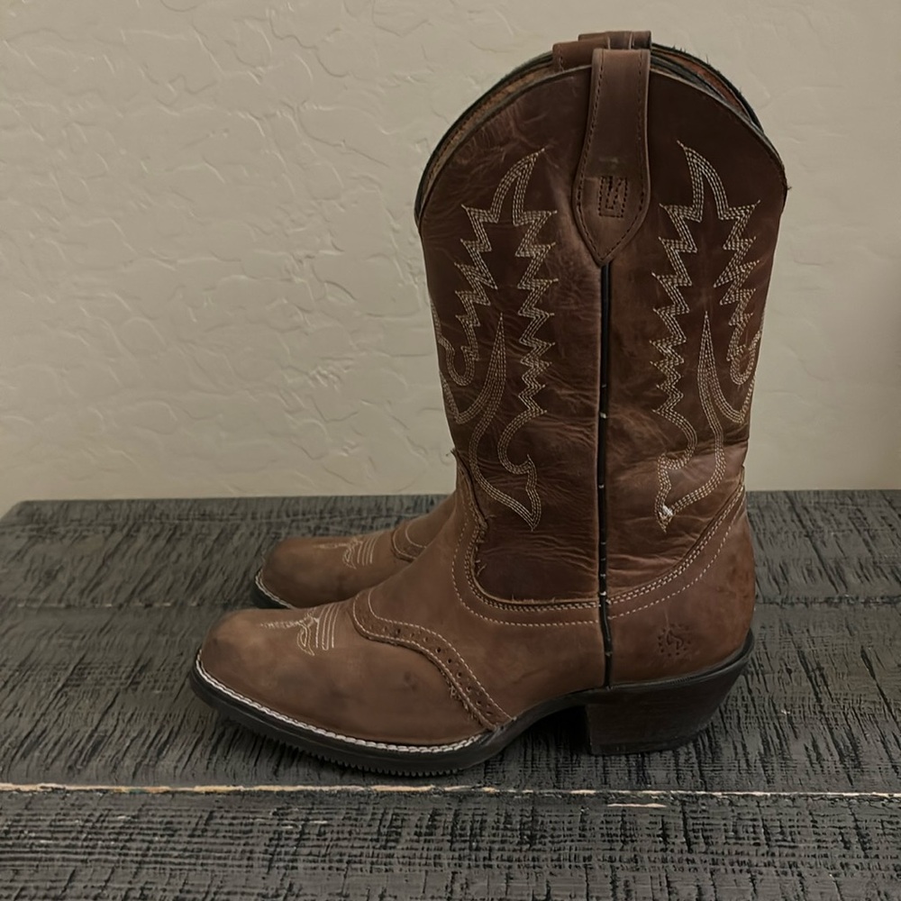 Women’s size 7 cowboy boots